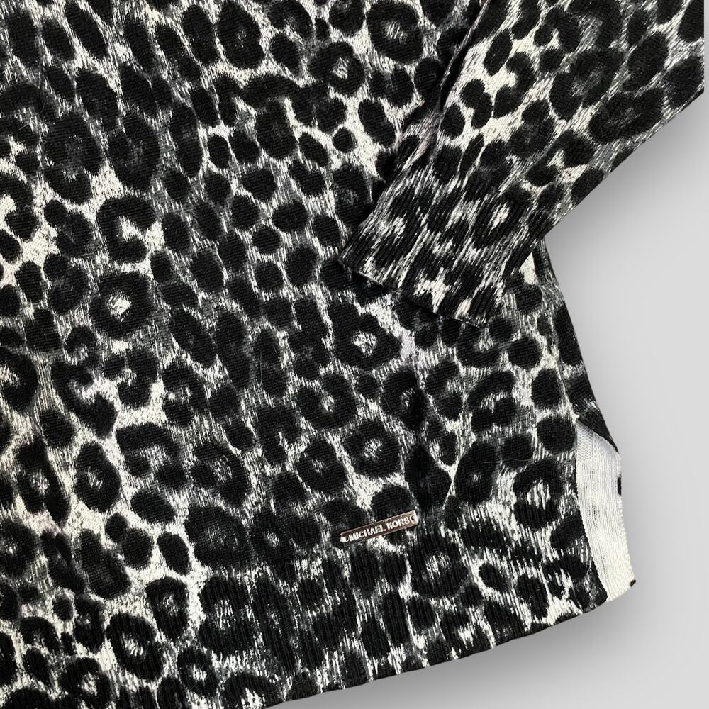 MICHAEL MICHAEL KORS ANIMAL PRINT VNECK SWEATER BLACK GRAY WHITE MEDIUM - Picture 6 of 11